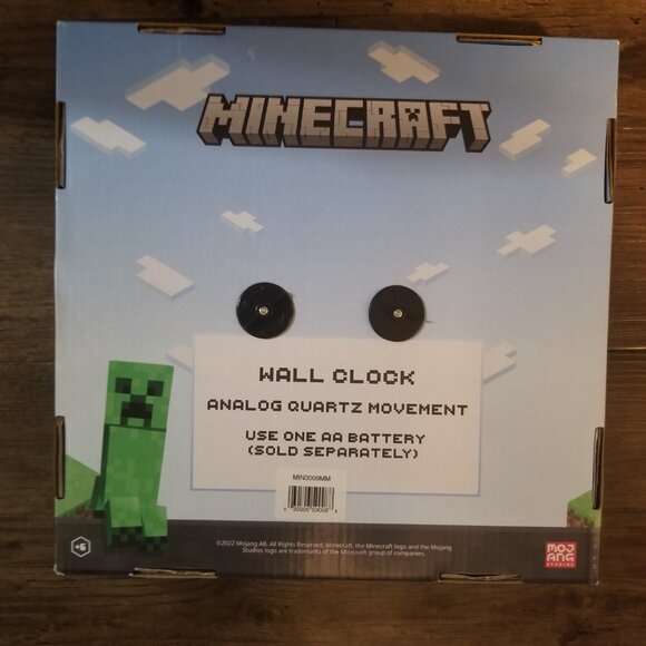 Minecraft Grass Block Square Wall Clock - Picture 2 of 3